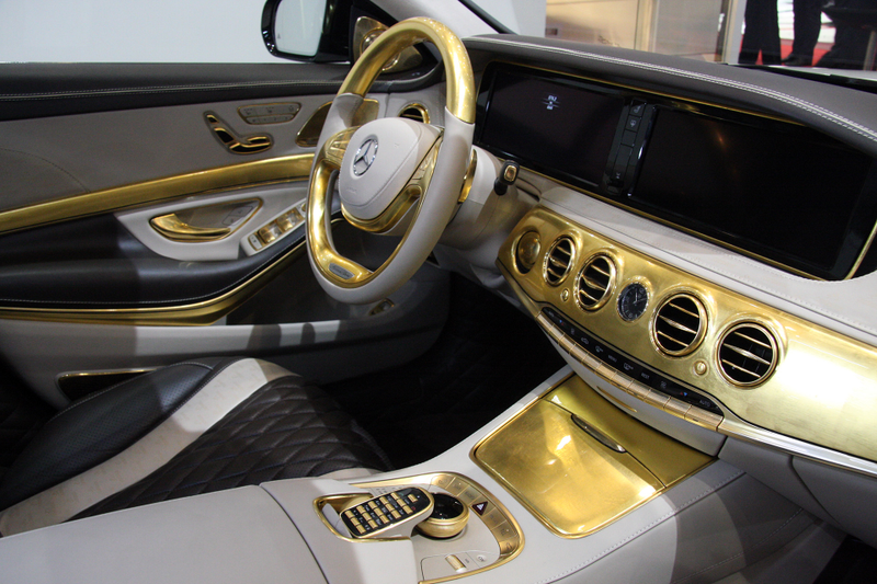 Illustration for article titled This Mercedes S-Class Was Painted With 1,000 Sheets Of Gold Leaf